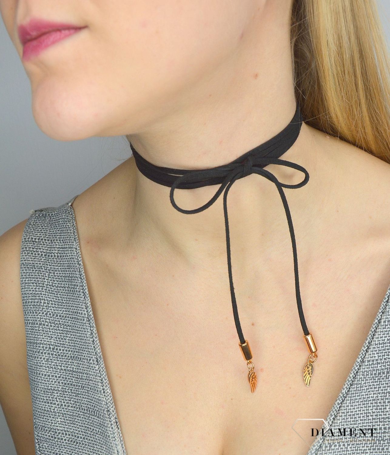 Naszyjnik choker damski czarny By Dziubeka różowe skrzydełka NIL2005 ✓Biżuteria damska.jpg